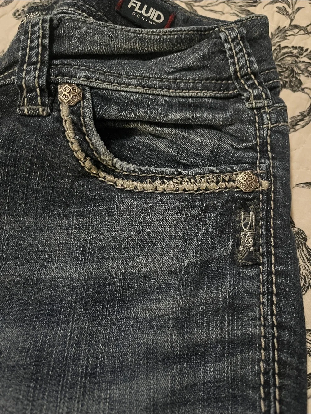 Silver Jeans Indigo Cropped Ankle Jeans with Contrast Stitching